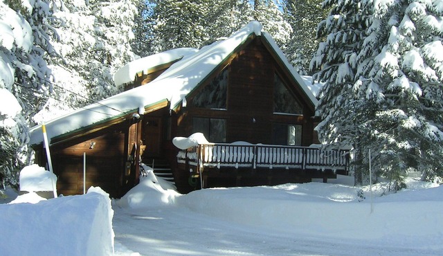 Quaint Cabin Close to Ski Resorts and Donner Lake # Competitive Rates #