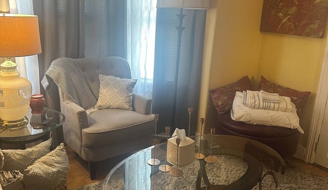 Quaint & Charming 2 BR 1st Fl APT in Mount Pleasant near Federal Hill! Pets OK!