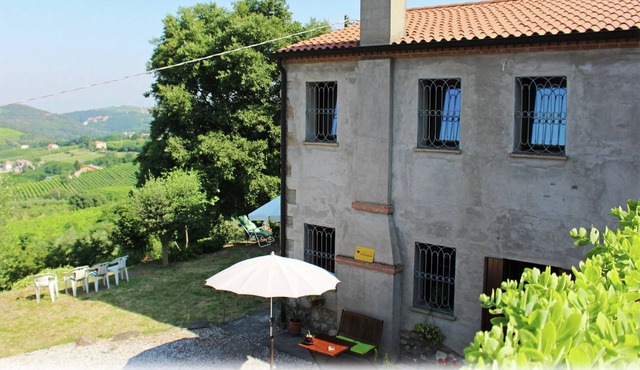 Quaint Cottage in Cornoleda with Garden only 1 hour away to Venice
