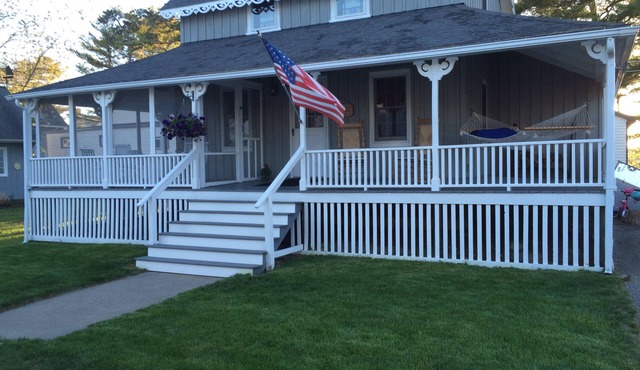 Quaint Cottage Just Steps From The Beach And The Saco River