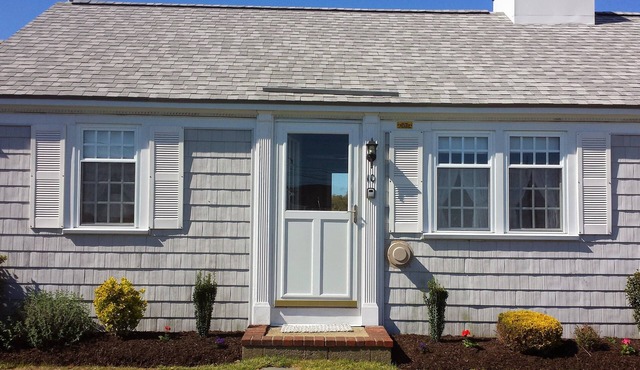 Quaint Cottage Steps Away from West Dennis Beach!