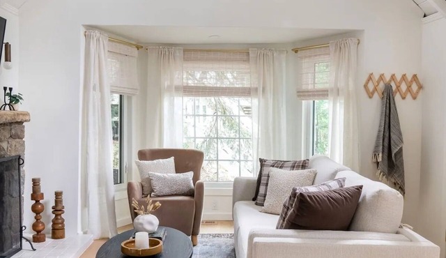 Quaint Designer 2-bedroom cabin in Lake Arrowhead
