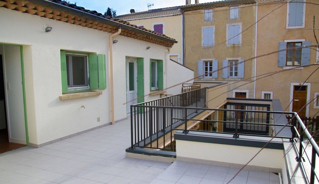 Quaint Holiday Home in Dieulefit with Hot Tub