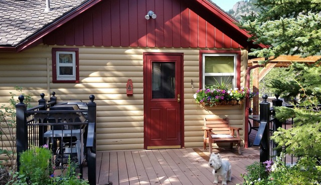 Quaint Mountain Cabin with Amazing Views- Approval # 20-NCC0050