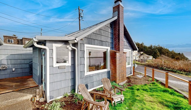Quaint oceanfront hideaway with open layout fireplace central AC and gas grill