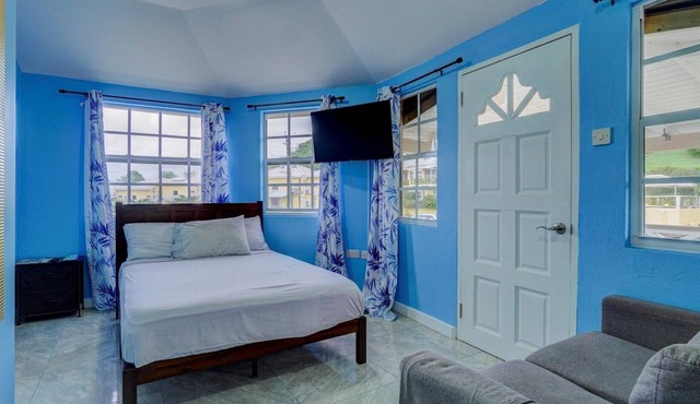 Quaint one bedroom unit steps away from beach access