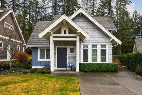 Qualicum Landing Coastal Cottage