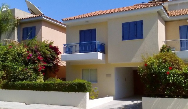 Quality house overlooking pool - Roof terrace, Free Air-con, WiFi & full SKY TV.