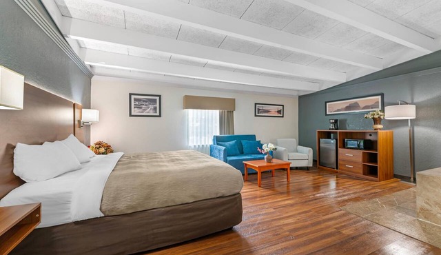 Quality Inn & Suites Kansas City - Independence I-70 East