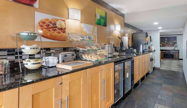 Quality Inn & Suites Mayo Clinic Area