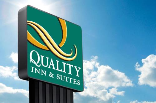 Quality Inn & Suites Woodstock near Lake Geneva