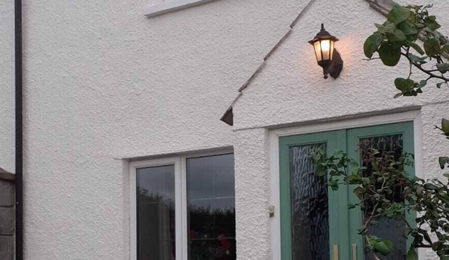 Quantock Cottage, Stogursey- 400 year old spacious and quirky cottage