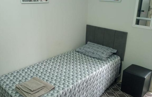 quarto 05 solteiro aconchegante a 2 km de Alphaville