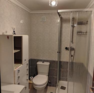 Quarto completo tranquilo e sossegado