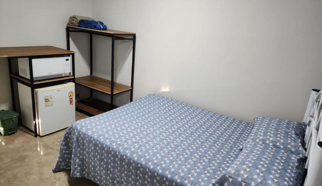 Quarto mobiliado em Lins