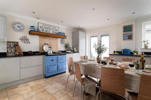 Quay House Luxury Living for 10 & Private Parking