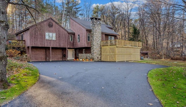 Quechee House with Hot Tub, Game Room & Golf Views