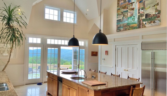 Quechee Mountaintop Escape: Wilderness meets sophistication .