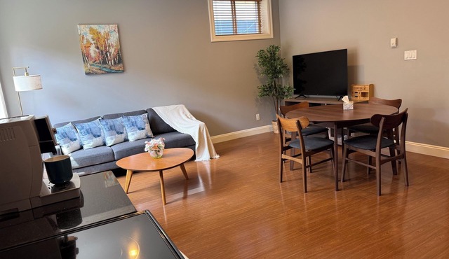 Queen-bed Room2, SHARED Bathroom & Common Space
