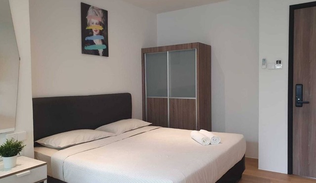 Queen bed Studio Unit @ Outram Park