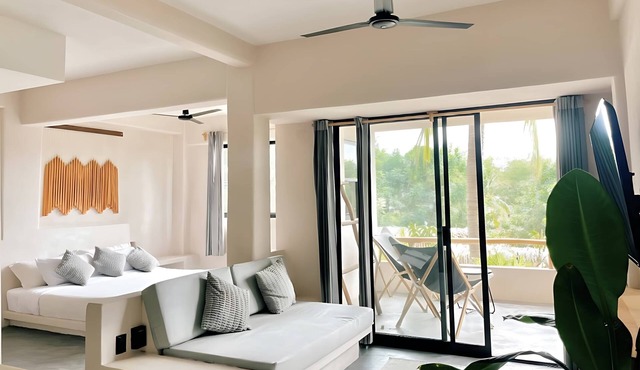 Queen Loft · Private Terrace · Steps to Beach