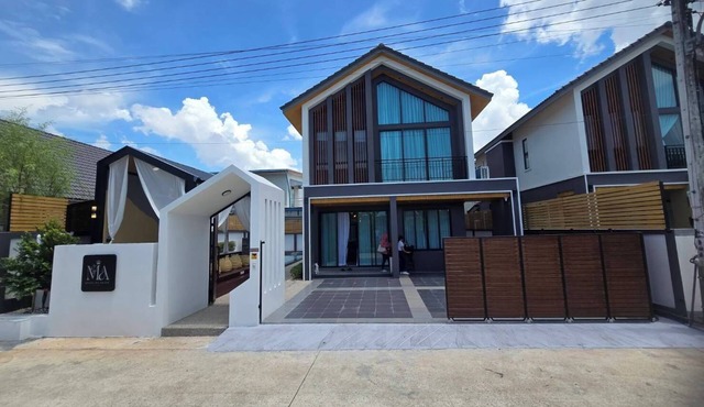 Queen Ma Pool Villa
