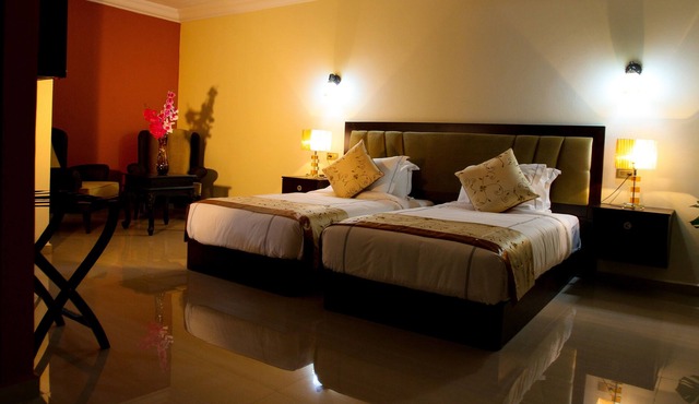 Queen Plaza Hotel