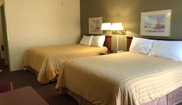 Queen Room With Two Queen Beds Non-Smoking