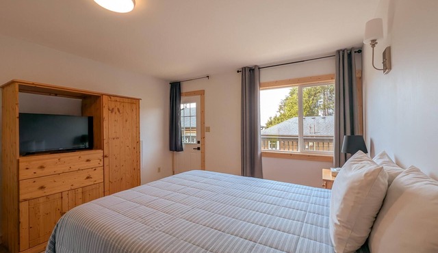 Queen sleeper Studio suite in Ucluelet