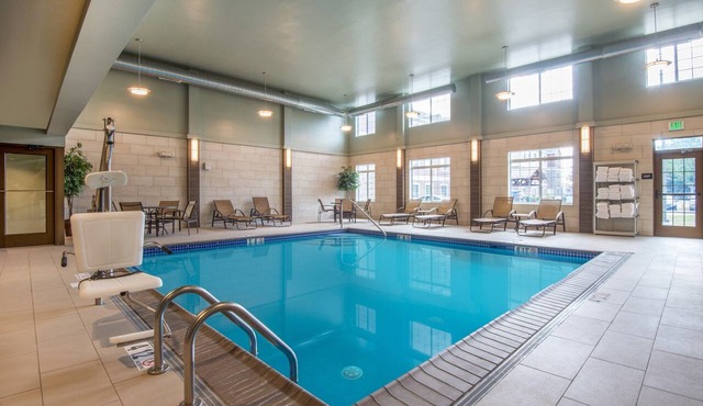 Queen Studio | Free Breakfast + Indoor Pool