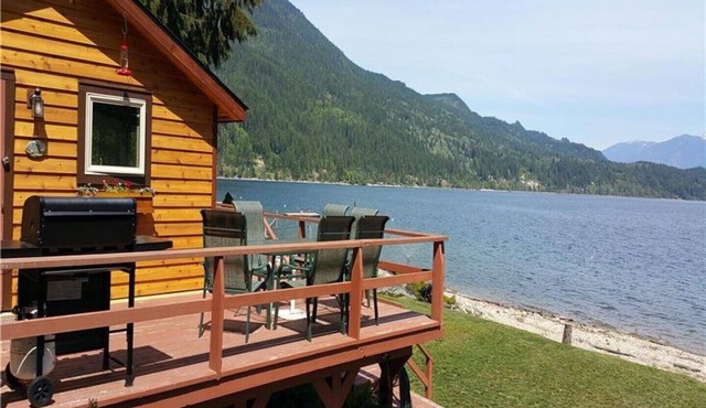 Queens Bay Hideaway Lakefront Cottage