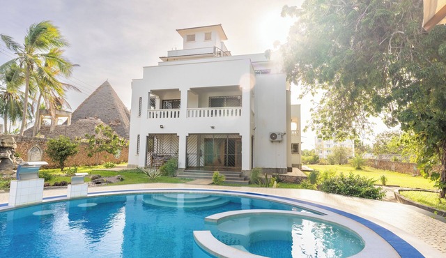 Queens Chateau Boutique Villa