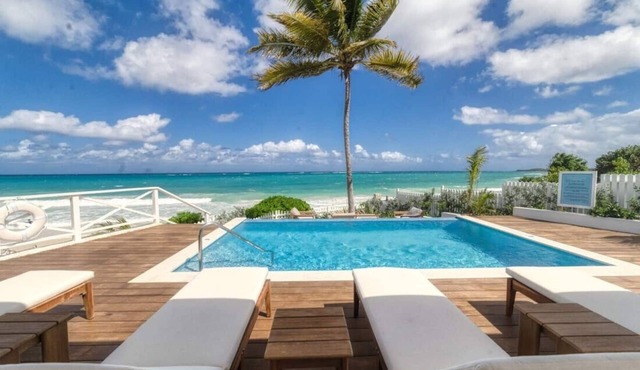 Queens Cottage 4-Beachfront Villa - Swimming pool, staff, Newly refurbished!