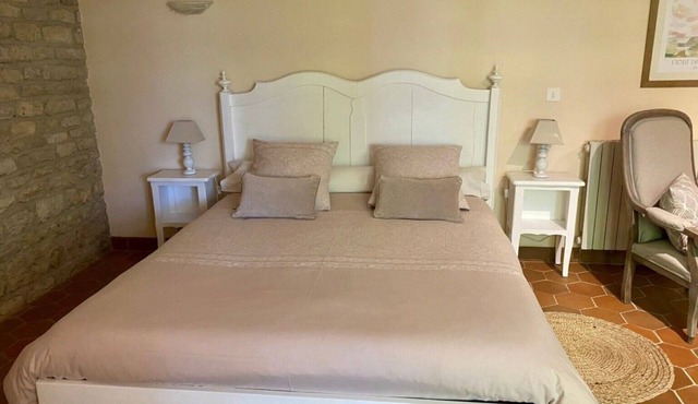 Quercy Room – Romantic & Authentic Retreat
