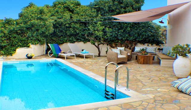 Querini Traditional Villa in Alikampos, 9km from Sandy Beach