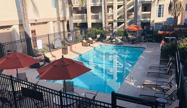 Quick Drive from San Francisco Int’l Airport! Unit w/Full Kitchen & Free Bfast!