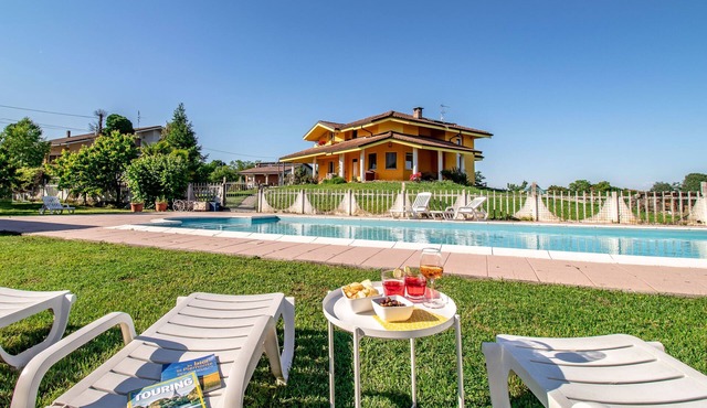Quick Home - Garden - One Bedroom Apartment, Sleeps 2