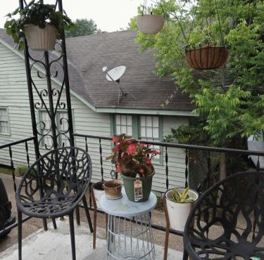 Quiet 2 Bdrm Right in the Heart of it All