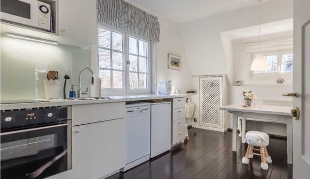 Quiet 2-room apartment with large balcony