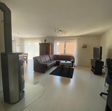 Quiet 2 room Apt balcony Desk 15 Min to Ramstein