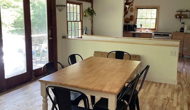 Quiet 2BR/1BA Forest-View Barn Apartment – Newly Renovated, Peaceful Escape