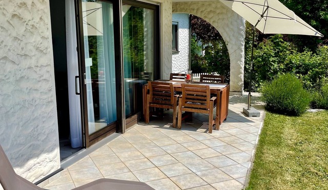 Quiet 4-room vacation apartment with terrace and garden