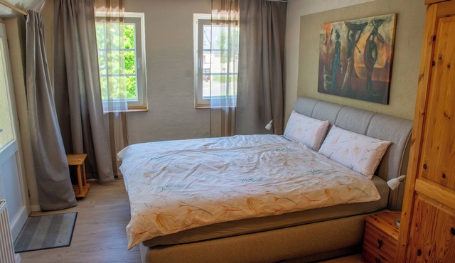 Quiet accommodation at the winegrower's with a view of the vineyards - own restaurant