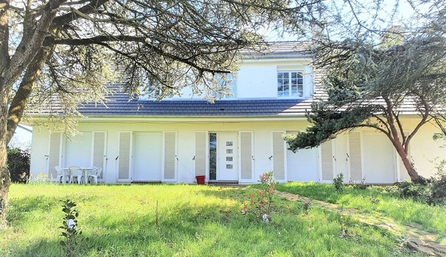 Quiet accommodation (parking, wifi, garden)