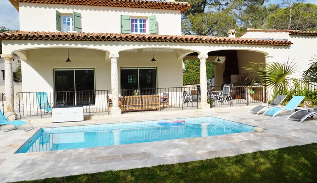 QUIET, AIR-CONDITIONED VILLA ON THE COTE D'AZUR