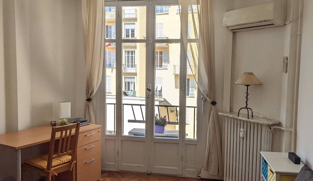 Quiet and bright three minutes from shops and streetcar