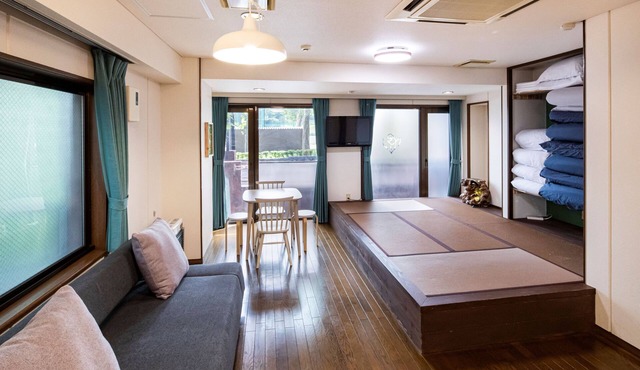 Quiet and Clean Parkside Studio Apartment in Sapporo, WiFi, Subway Station 350m
