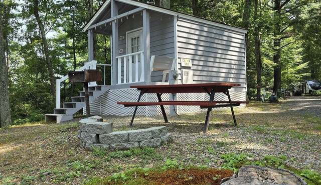 Quiet and Cozy Campground Cabin 2 near the lake