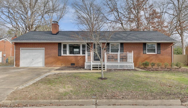Quiet and modernized Fully Furnished Property in Newport News, Pet Friendly!