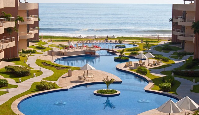 Quiet and peaceful relaxation on the Pacific shore
